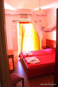Zimmer im Doppelapartment (2).JPG
